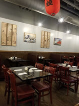 餐厅内部,红灯笼,墙上绘画,桌椅摆放整齐,环境舒适,提供用餐场所。